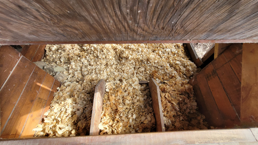 clean roosts in a coop